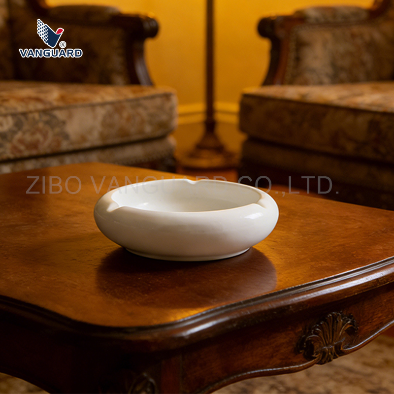 White Classic Indoor Ashtray Custom Printing Ceramic Cigarette Ashtray