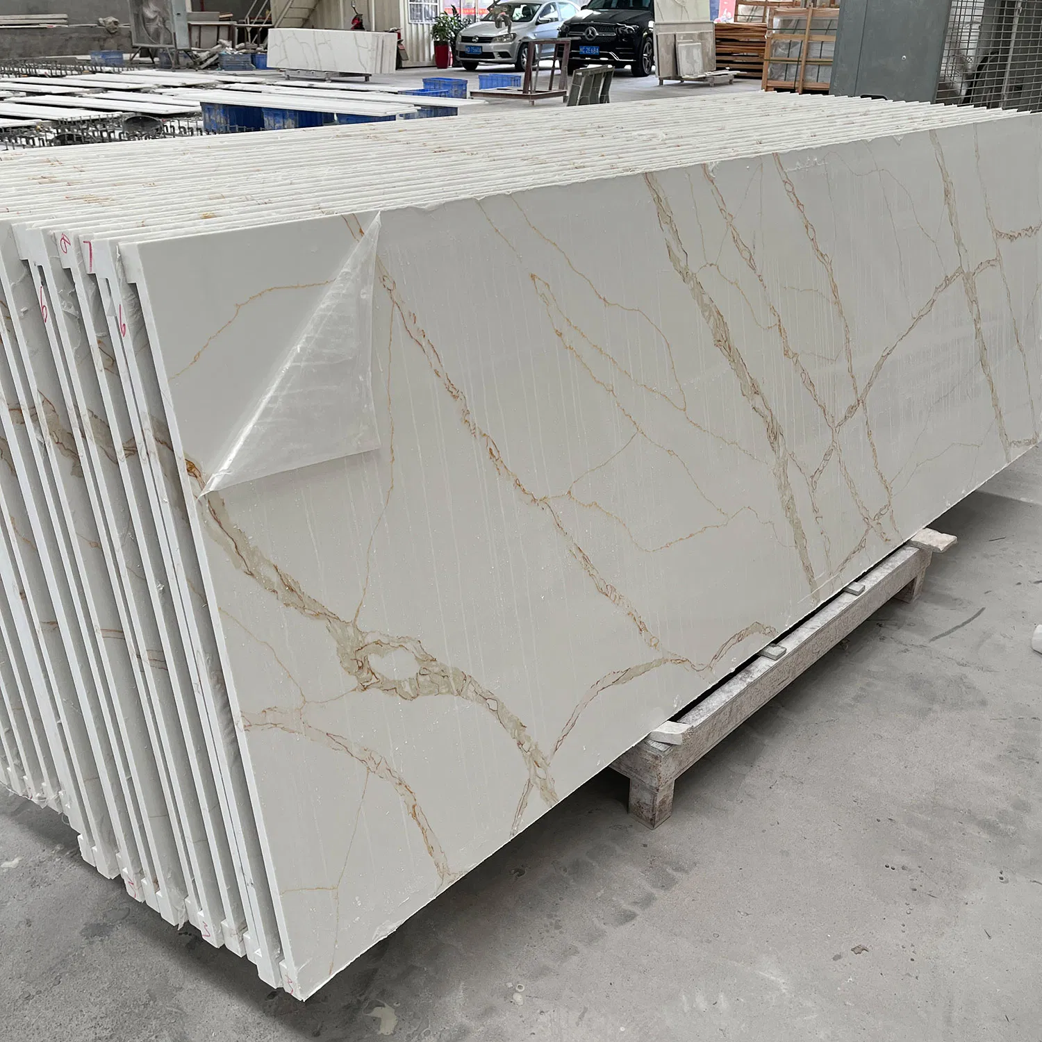 Customized Flat Edge Prefab Polished Calacatta White Quartz Slab Stone Kitchen Countertop