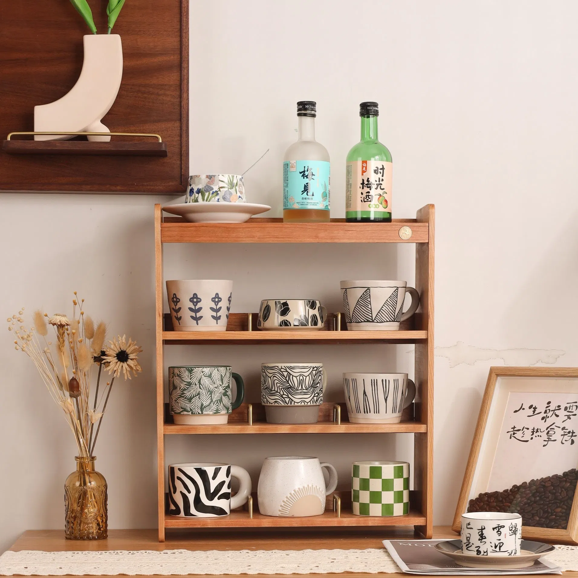 Акриловая полка для кухни: хранение чашек и специй