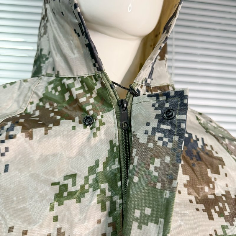 Wholesale Outdoor Camouflage Waterproof Rain Coat for Adults