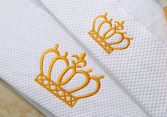 High Quality 5 Star Luxury 100% Cotton White Towel Hotel Sets with Customized Logo