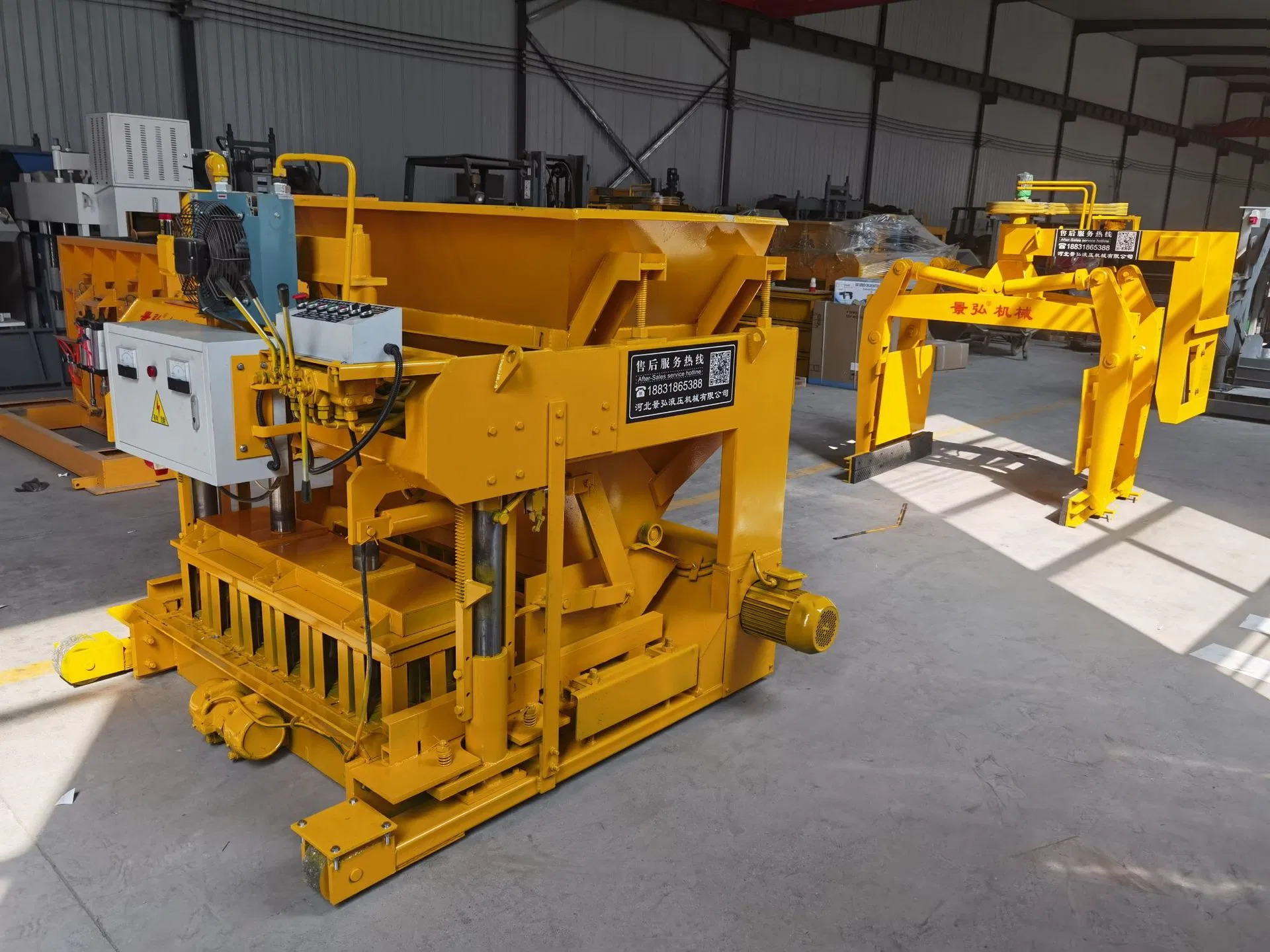 Qtj 6-30 Concrete Hollow Block Making Machine