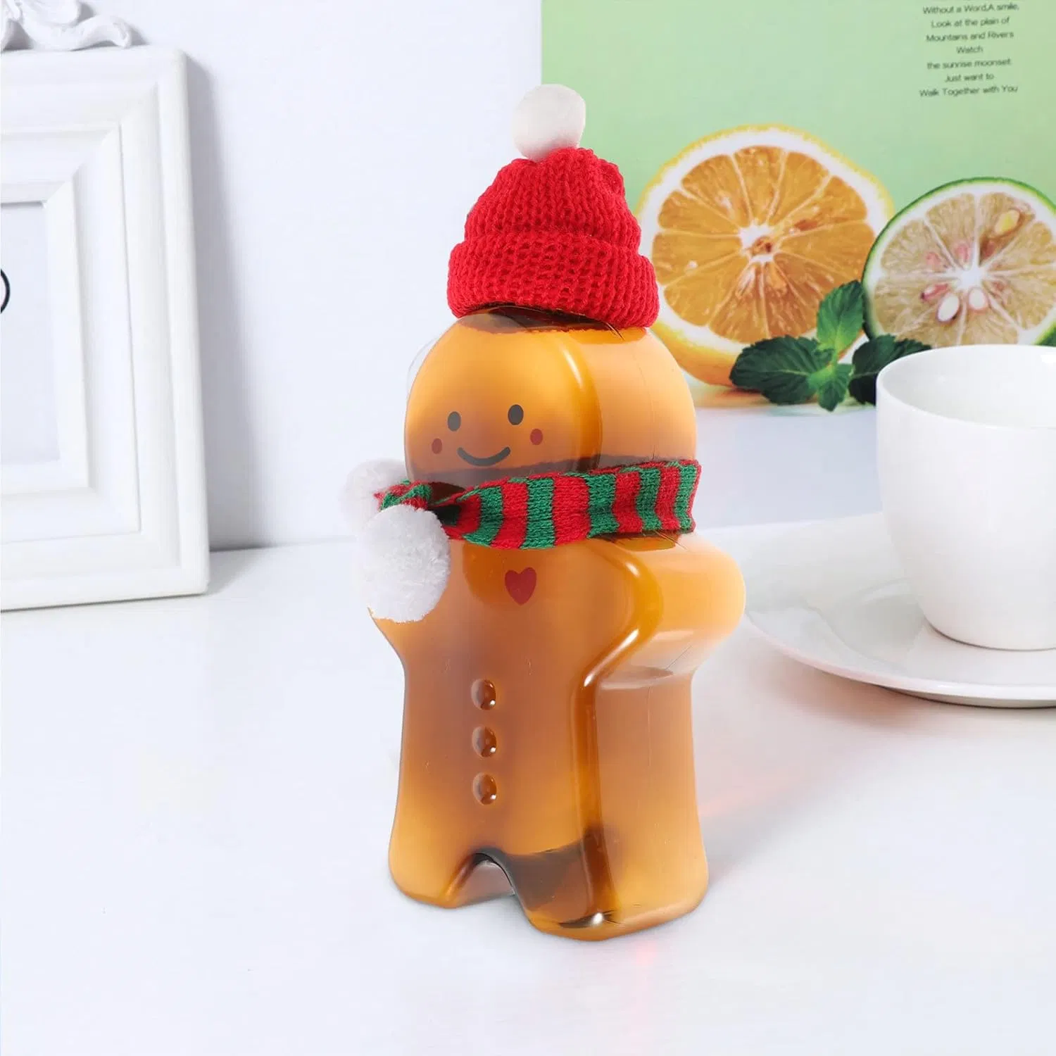 Christmas Juice Bottles Candy Jars Gingerbread Man Shaped Water Bottles with Scarves Reusable Plastic Beverage Bottles Canister Milk Bottles 500ml