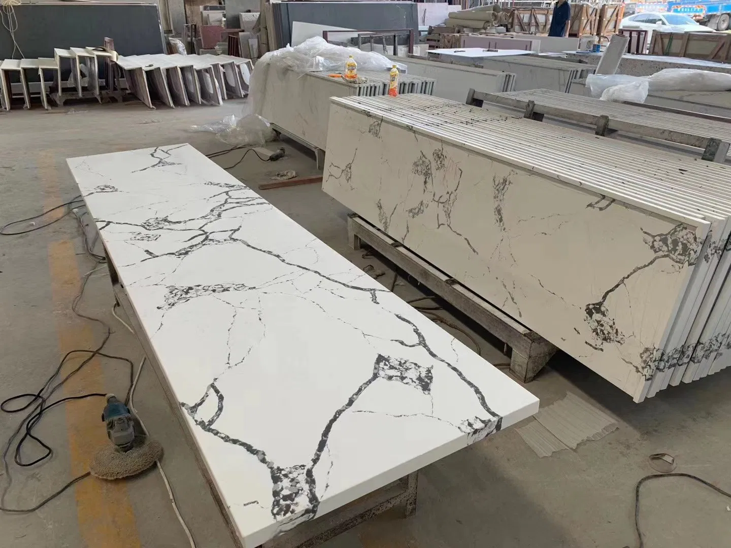 Artificial Quartz Slab White Calacatta Quartz Stone for Bathroom Kitchen Countertop