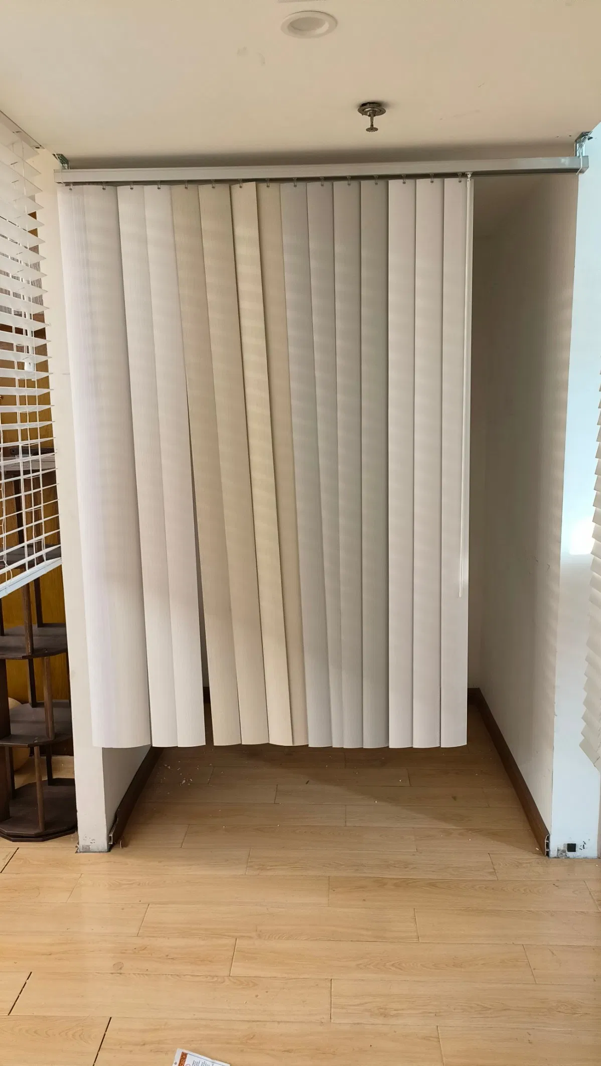 Blackout Interior Vertical Blinds Curtains Manual Motorized Smart Electric Blinds