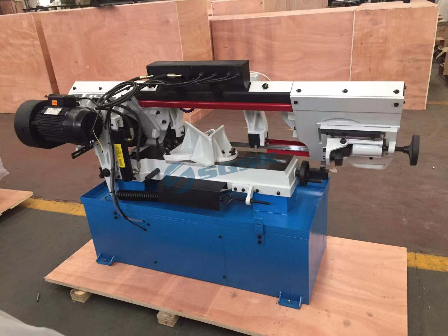 Станок ленточнопильный портативный по металлу и алюминию BS-1018R