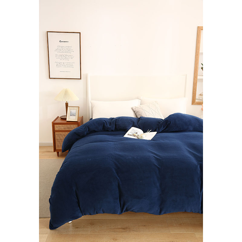 Wholesale Solid Color Simple Winter Warm Thickened Flannel Double-Sided Comforter Sets Bedding Bedding Comforter Sets