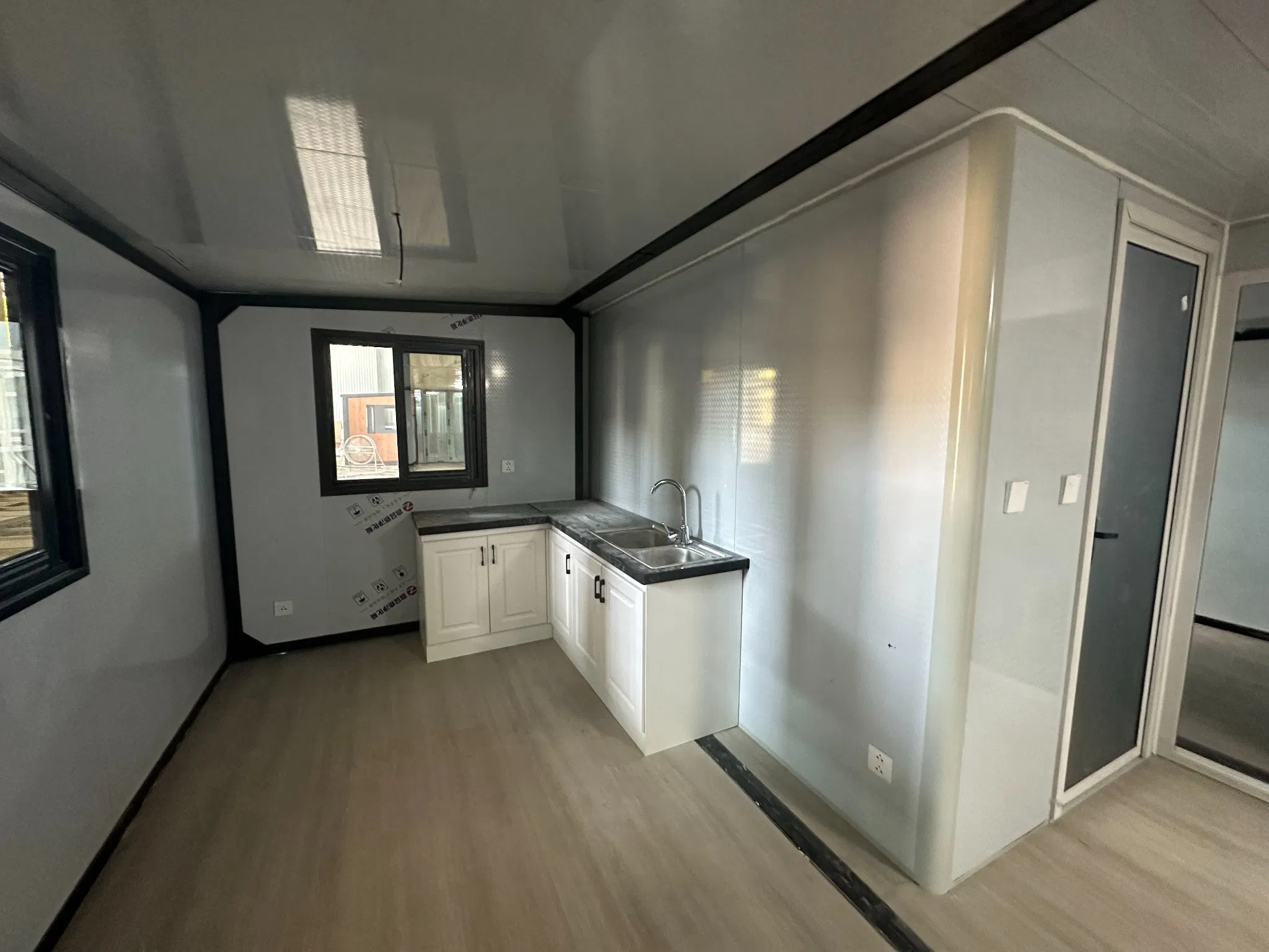 36.54~74.34sqm Online Technical Guidance Plastic Film Packaging Tiny Home Expandable Office