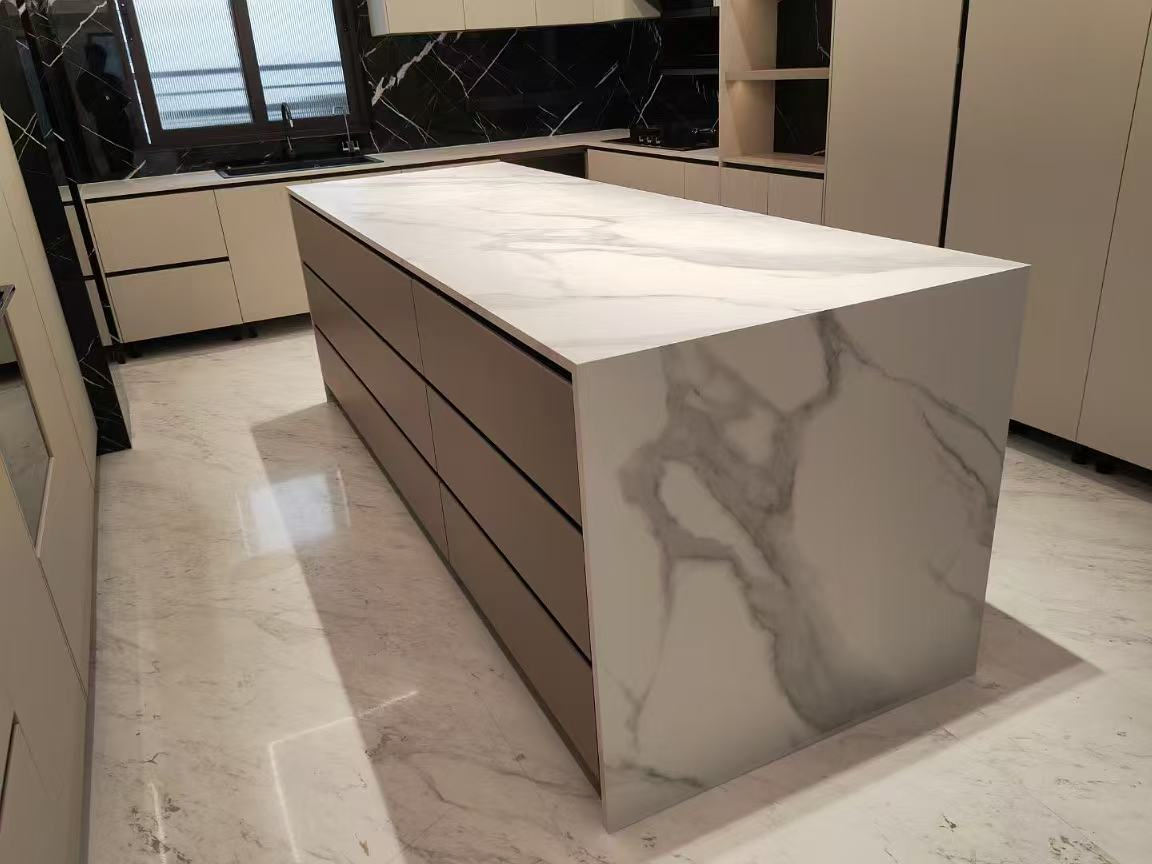 Elegant Glossy Sintered Stone Dining Room Decoration From Foshan