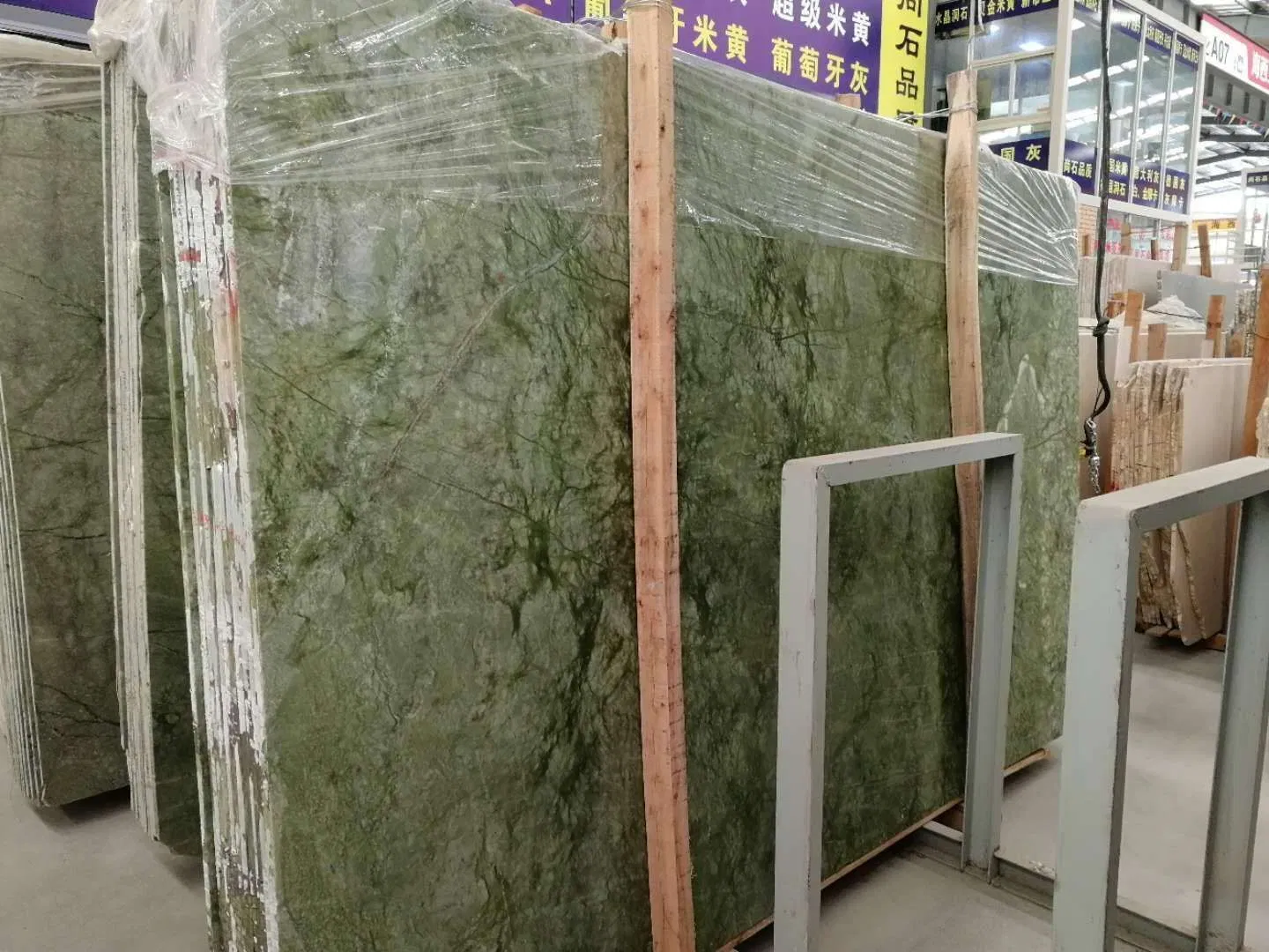 Natural Building Materials Golden Macuba Spiral Granite/Quartzite/Stone Staircase/Stairs Designs Treads