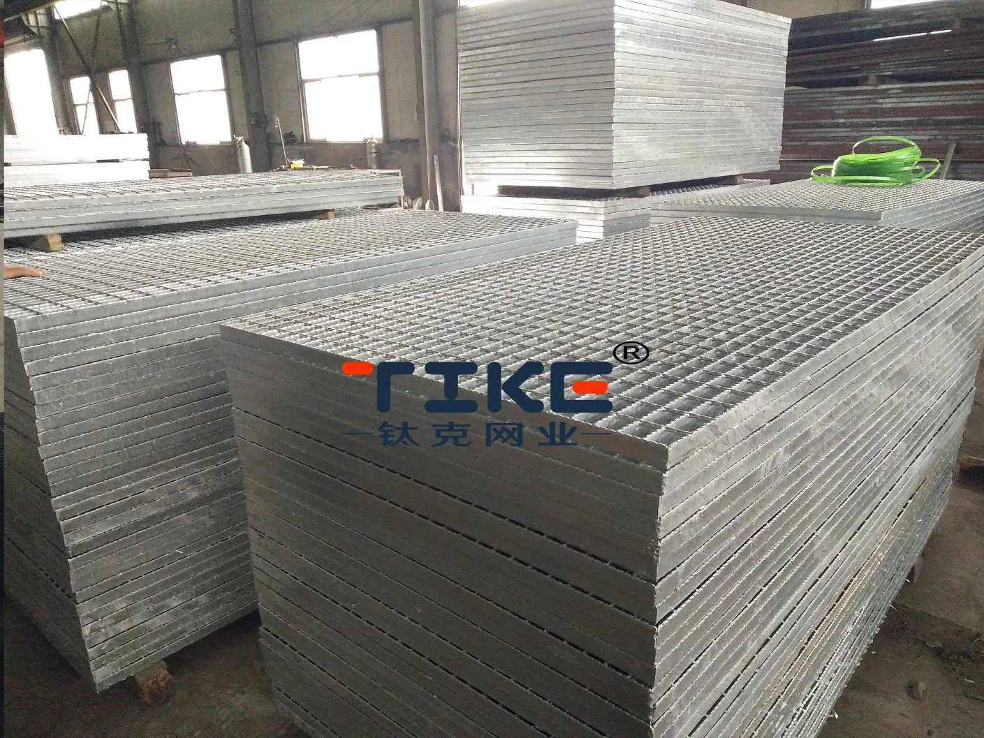 Heavy Duty Welding Standard Size Mild Industry Flooring Drain Grate Roof Steel Grating Walkway Bar Steel Grating