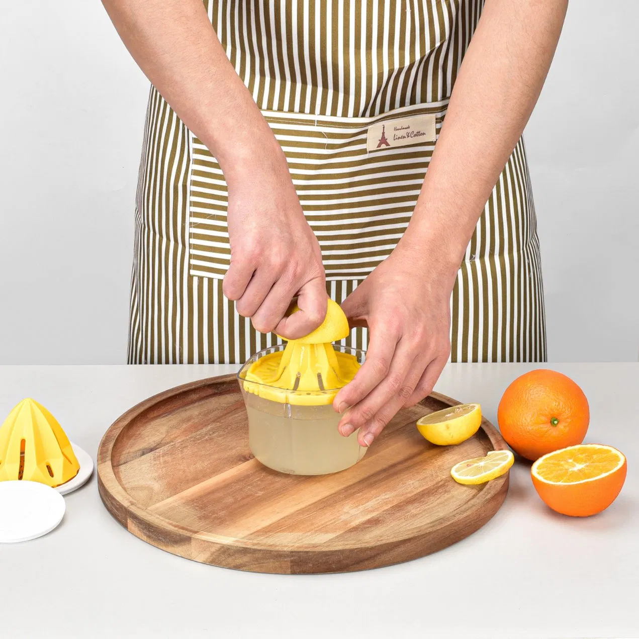 Citrus Orange Juicer Manual 5 in 1 Multifunctional Portable Hand Press Squeezer Lemon Juicer with Built-in Strainer and Grater