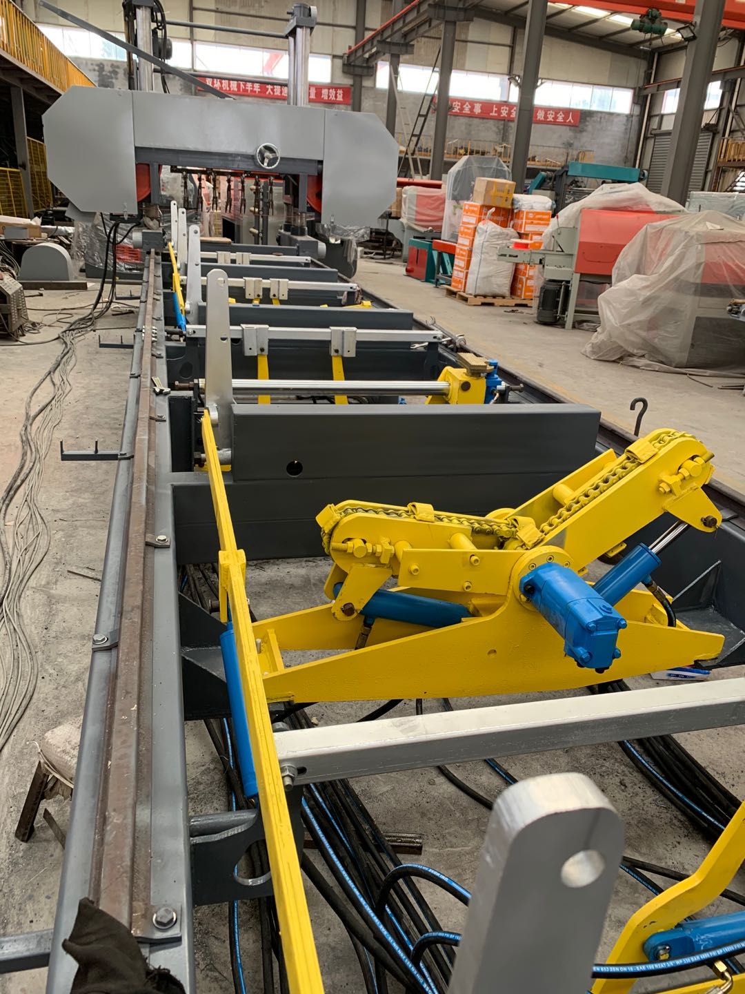 Станок ленточнопильный электрический по дереву