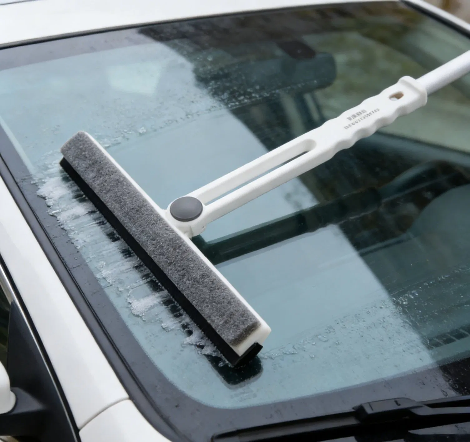 Hot Selling 2-in-1 Sponge Squeegee with Rotating Head Multi-Surface Window & Glass Cleaner for Bathroom, Shower & Car