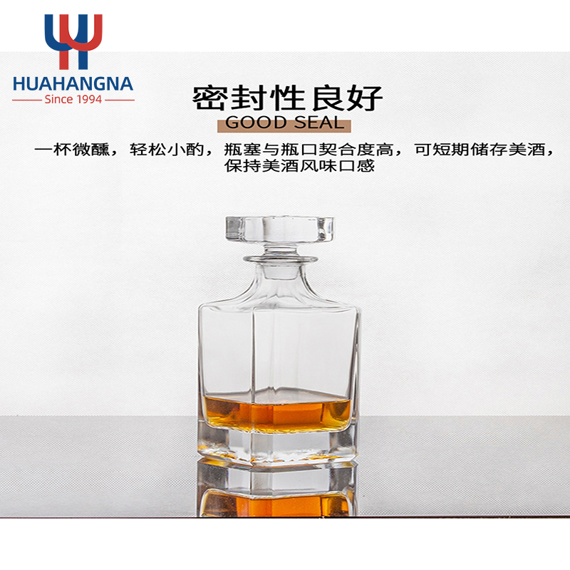 Custom Engraved Classic Design Square Clear Whiskey Decanter Square Whiskey Glass Set with 4 Cups