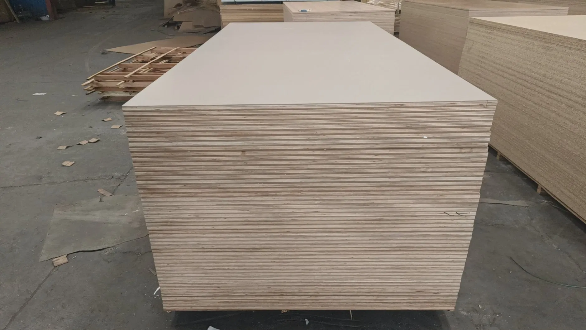 1220X2440mm 18mm Marine Melamine Laminated Wood Board Plywood for Furniture and Cabinet