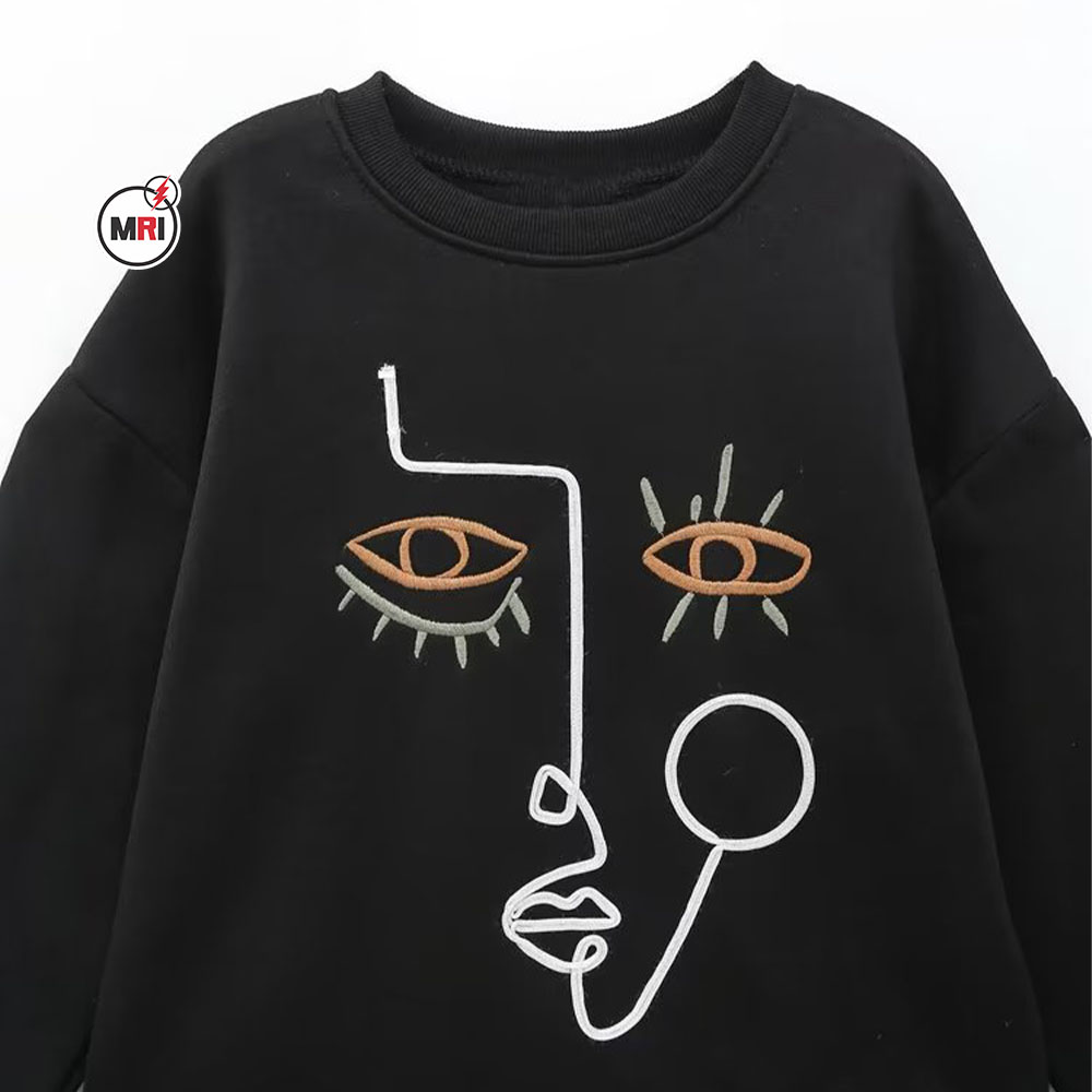 Свитшот женский свободный с вышивкой спущенное плечо