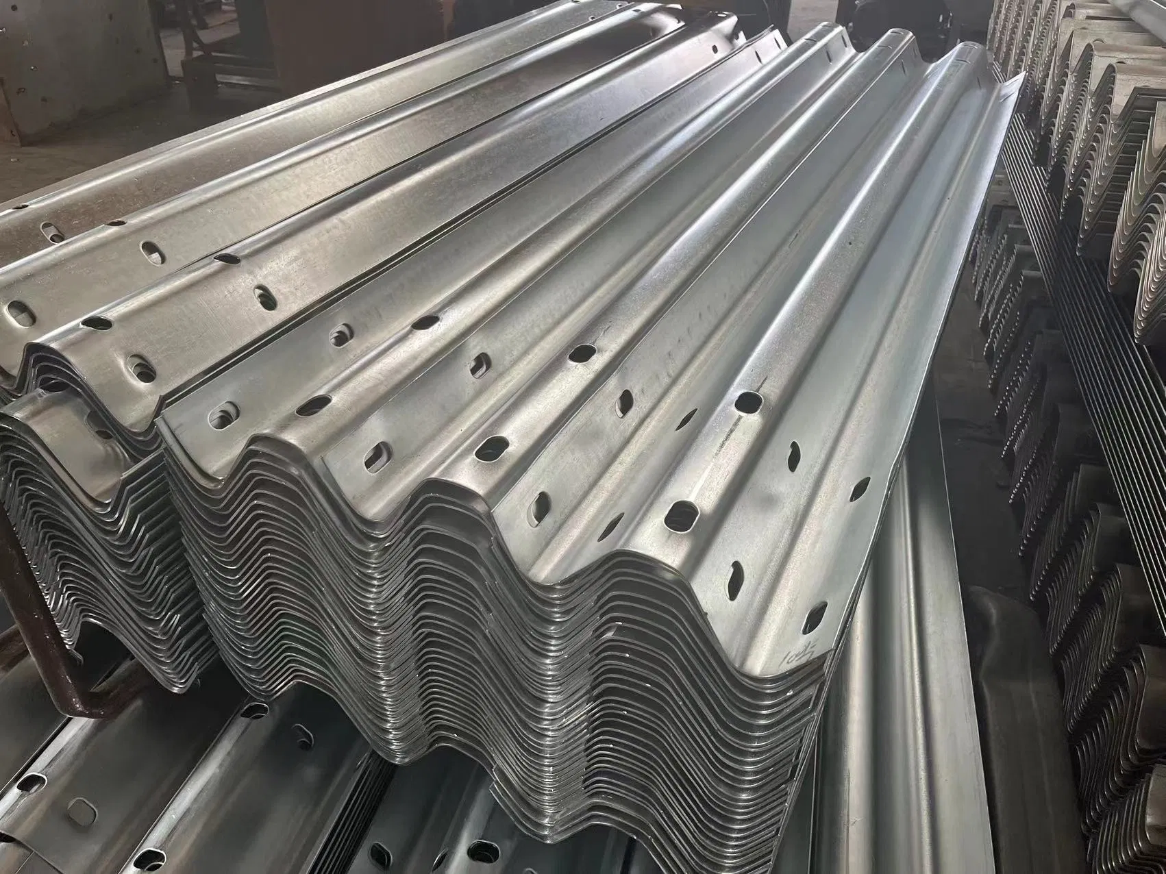 High Speed Barrier High Speed Crash Barrier Highway Guardrail Galvanized Steel W Beam Traffic Guard Rail