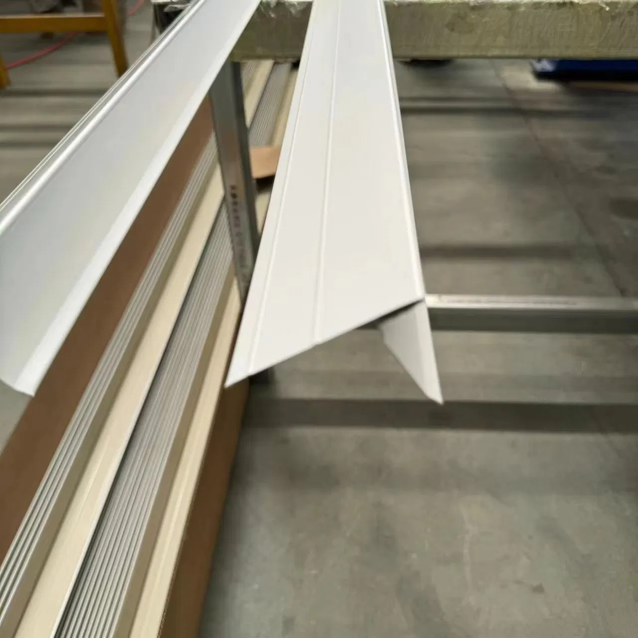 Full Hard Standard Materials T Shape Aluminum/Galvanized/Galvalume Drip Edge