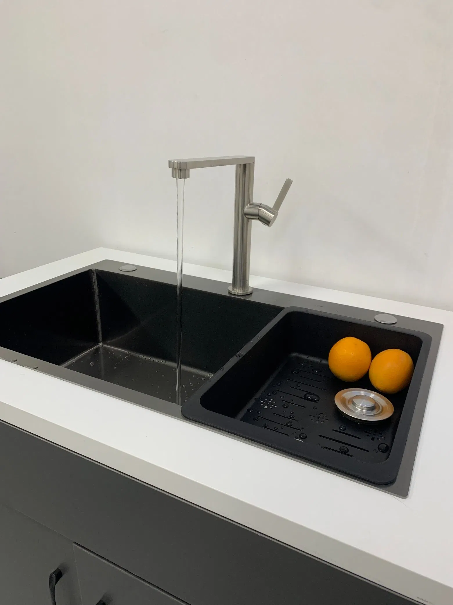 Смеситель из нержавеющей стали для кухни и ванной