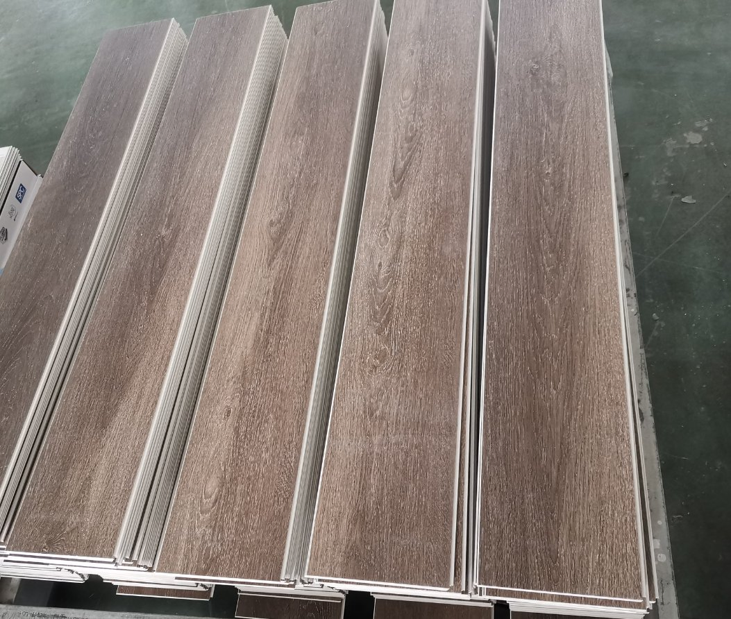 China Manufacturer Waterproof Fireproof Eco Friendly Spc Flooring Wood PVC Vinyl Flooring
