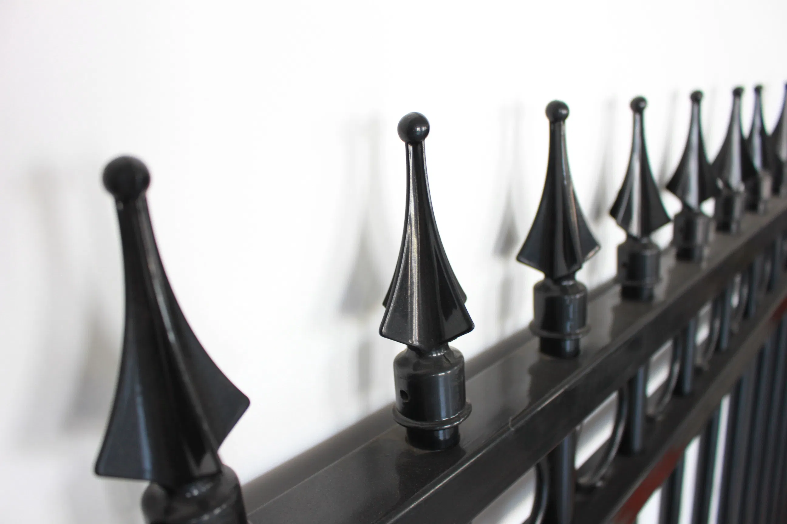 Factory Modern Gates and Fences Design Durable Fence Post Cap Stainless Steel Retractable Metal Fence
