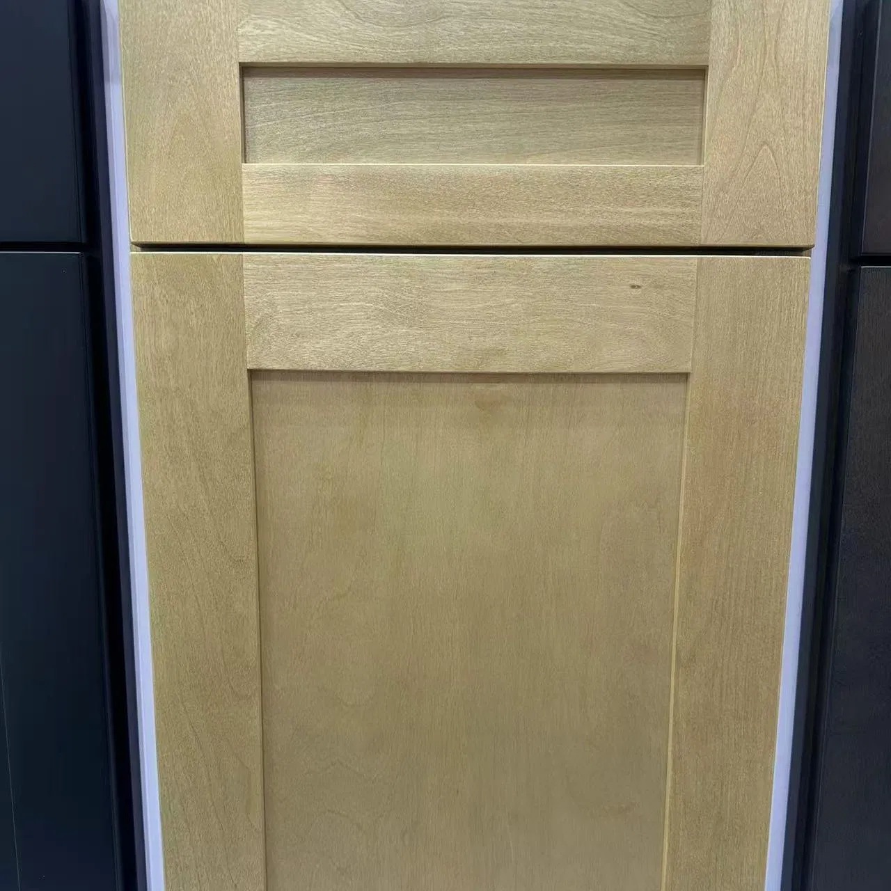Customized Luxury Kitchen Cabinet, Global Delivery From Asia Factories