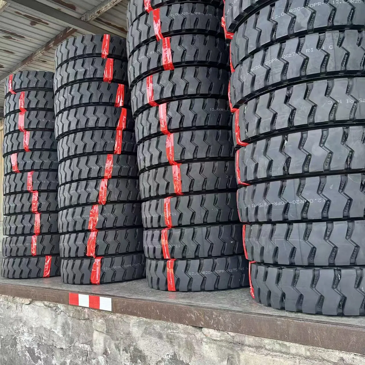 Chaoyang CS100 315/80 R22.5 Heavy Load Construction Tire
