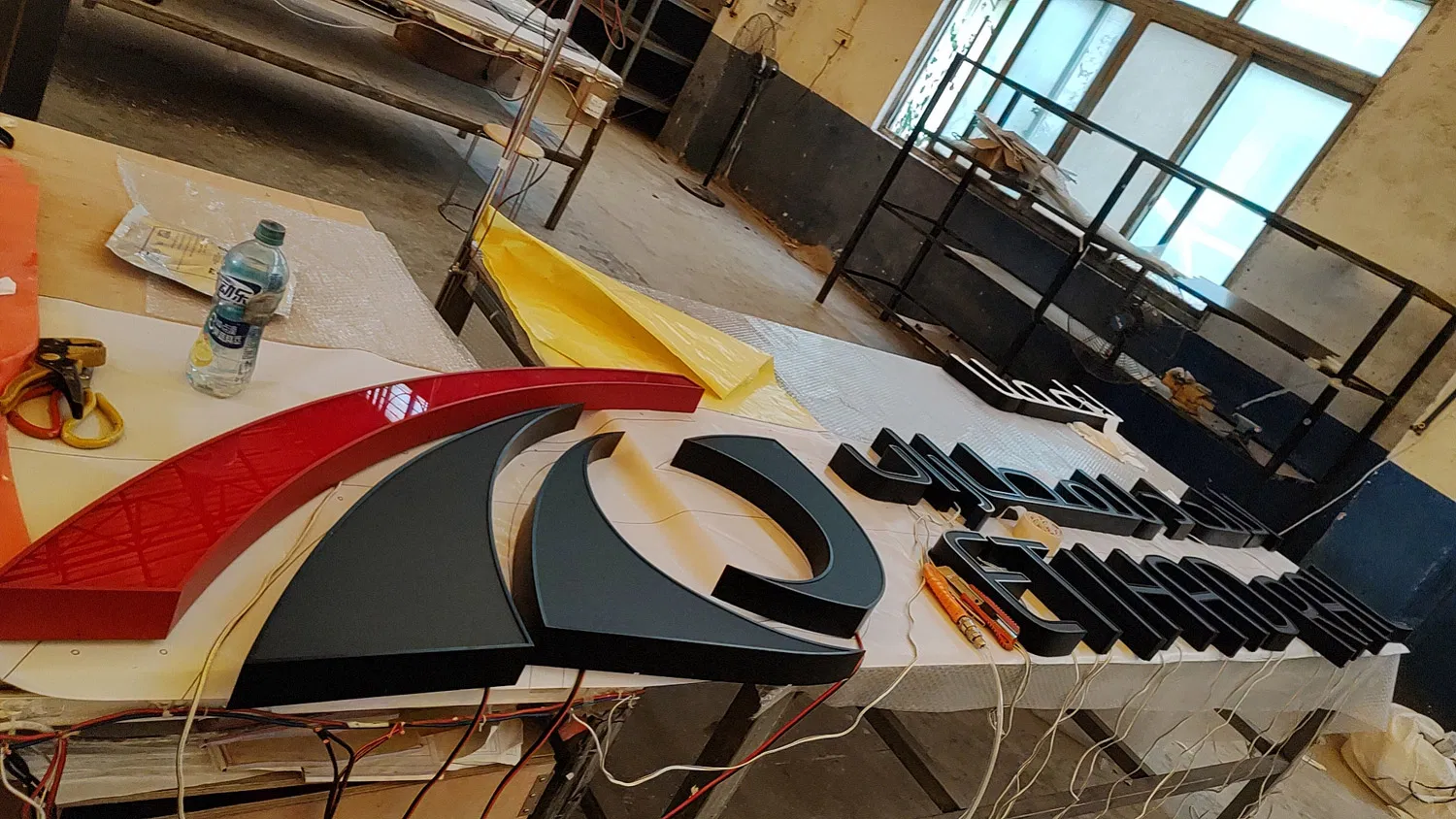 Aluminum Channel Letter Sign Manufacturers out Door Shop Signage Name