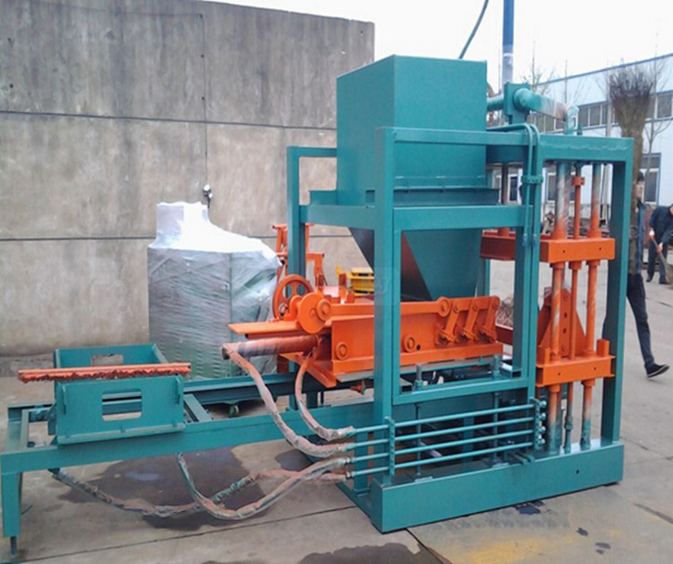 Qt4-20 Semi-Automatic Cement Bricks Manufacturing Process