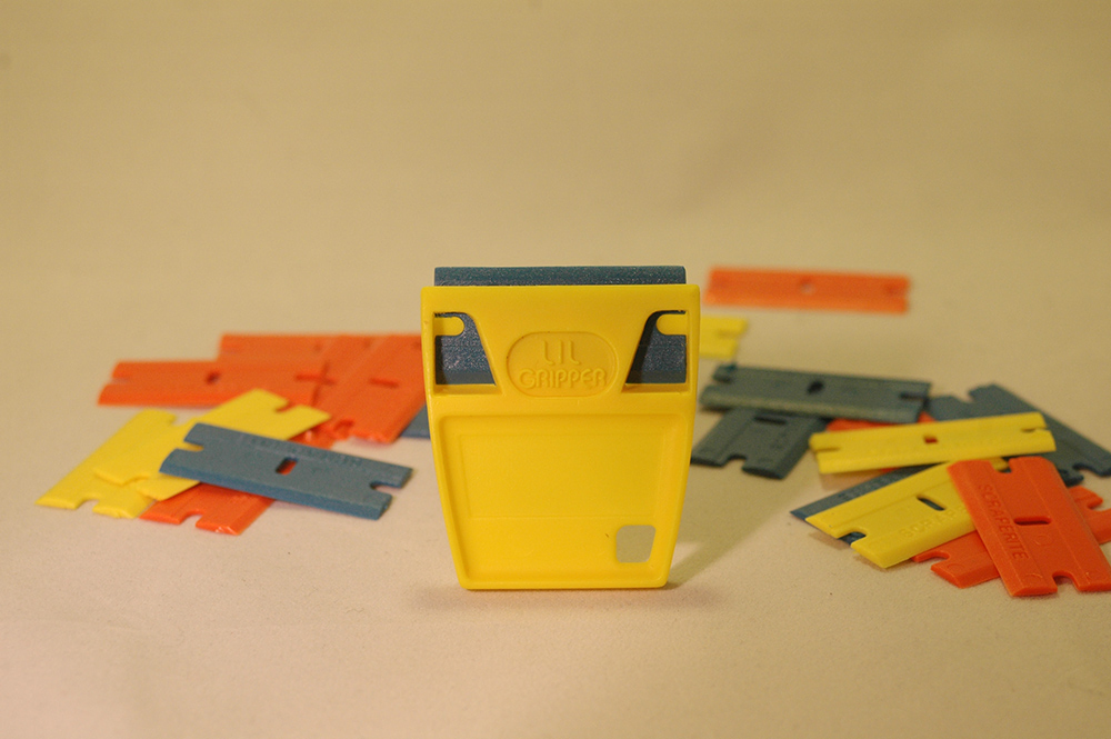 Mini Plastic Cleaning Scraper W/Double-Edged Plastic Blades