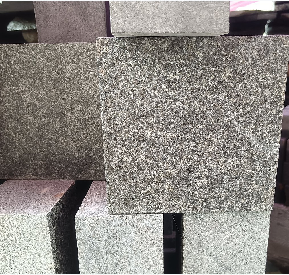 Dark Rock Cobblestone Flamed/Natural Split Basalt Stone Price for Patio Outdoor Paving Stone
