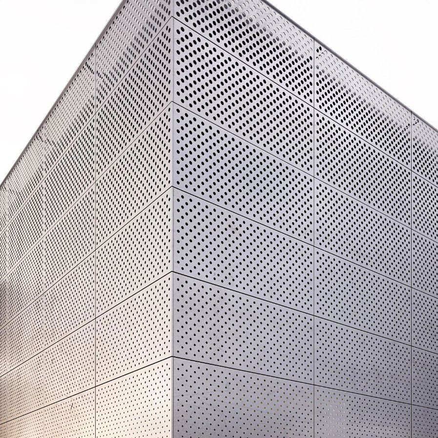 Lightweight and Aesthetically Pleasing Aluminum Curtain Walls Are Suitable for Outdoor Decoration.