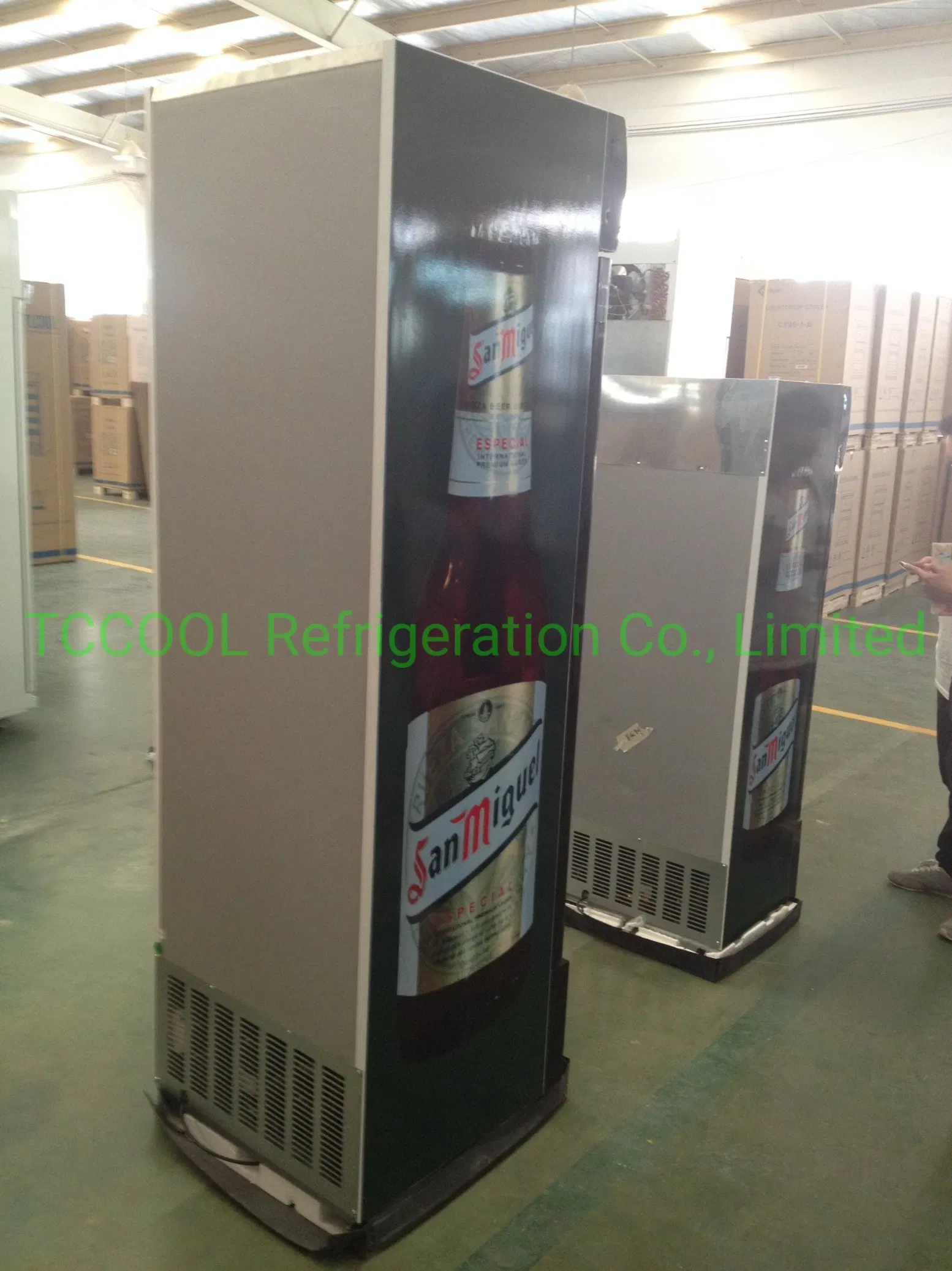 Commercial Refrigerator Vertical Glass Door Refrigerated Cooler for Beverage Company
