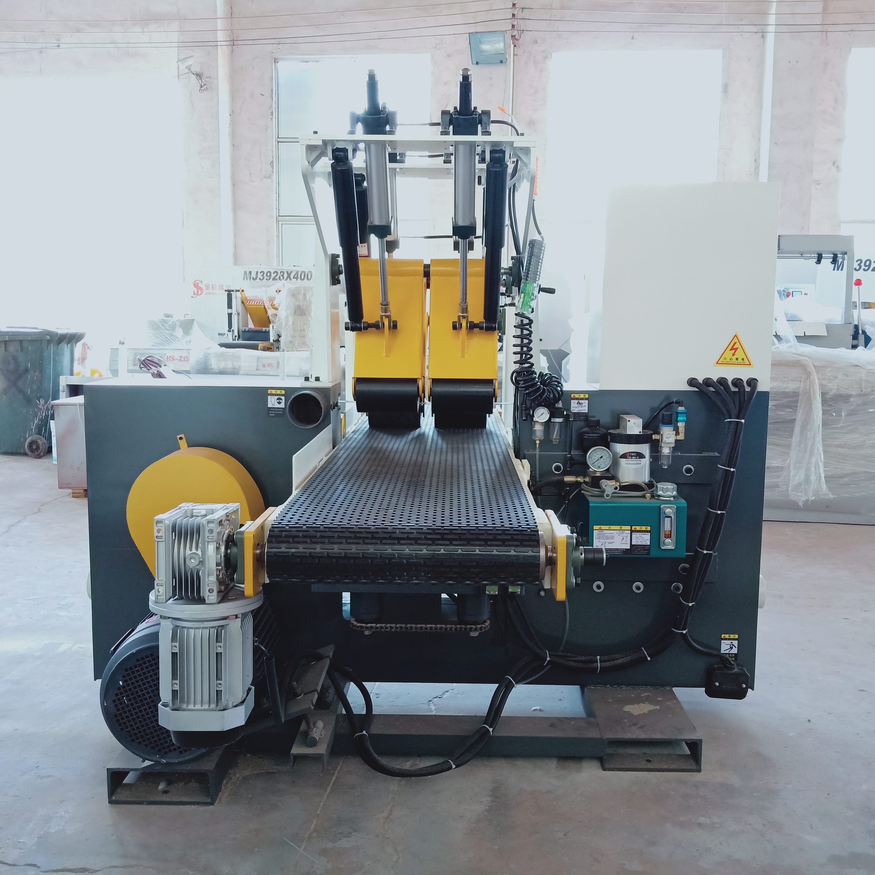 Станок ленточнопильный горизонтальный по дереву