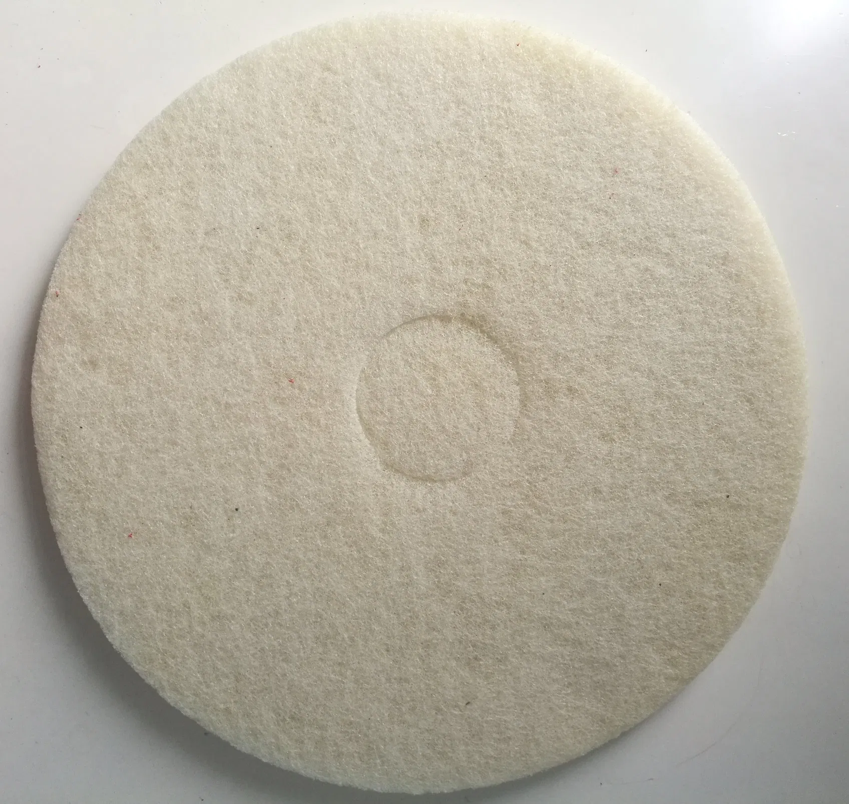 Белая нетканая подушка для полировки пола