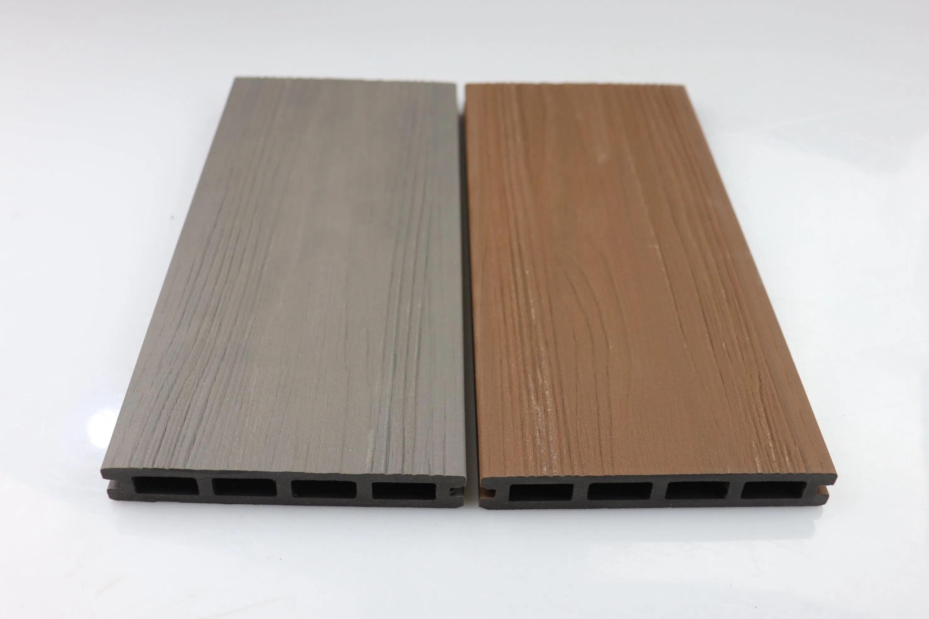 UV Resistane, Anti-Skidding WPC Outdoor Flooring Tile Composite Capped Decking Board