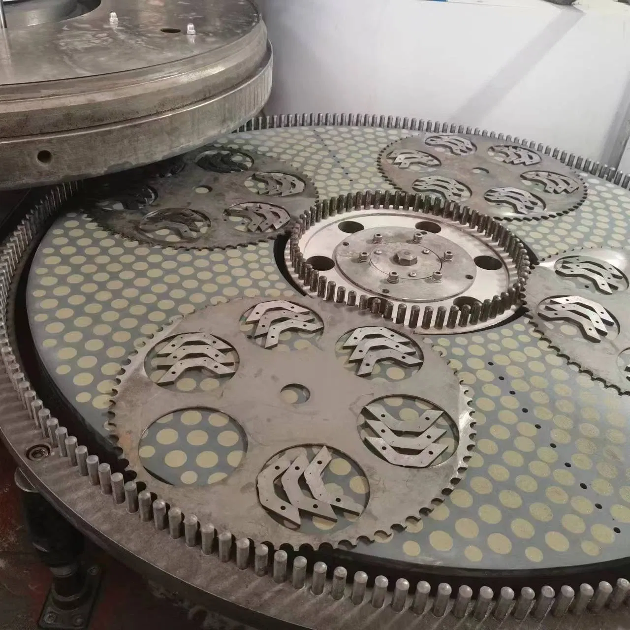 Diameter 1000mm Ceramic Bond CBN Grinding Disc for Stainless Steel Workpiece