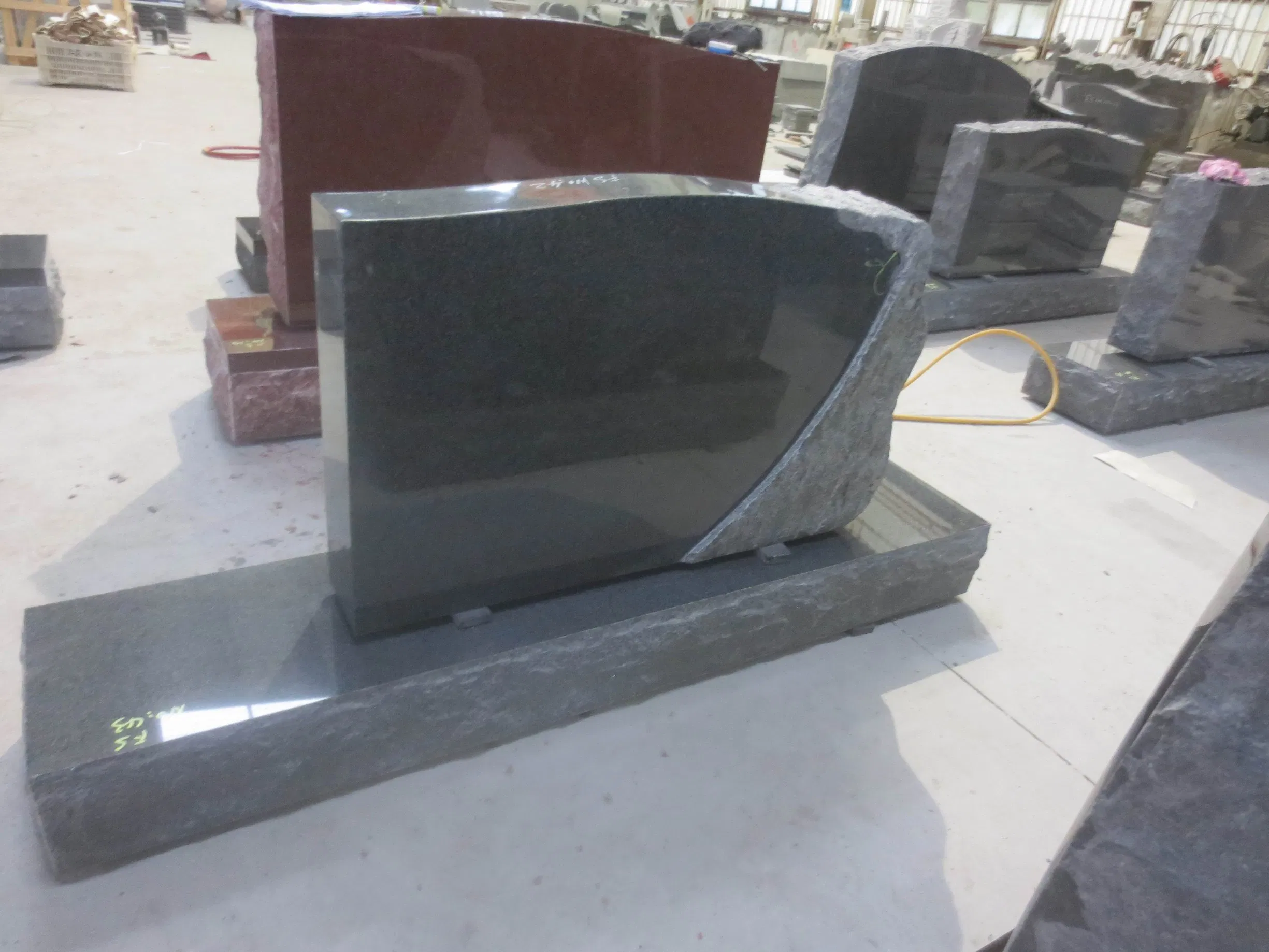 Custom Design Popular Granite Tombstone for Poland Style