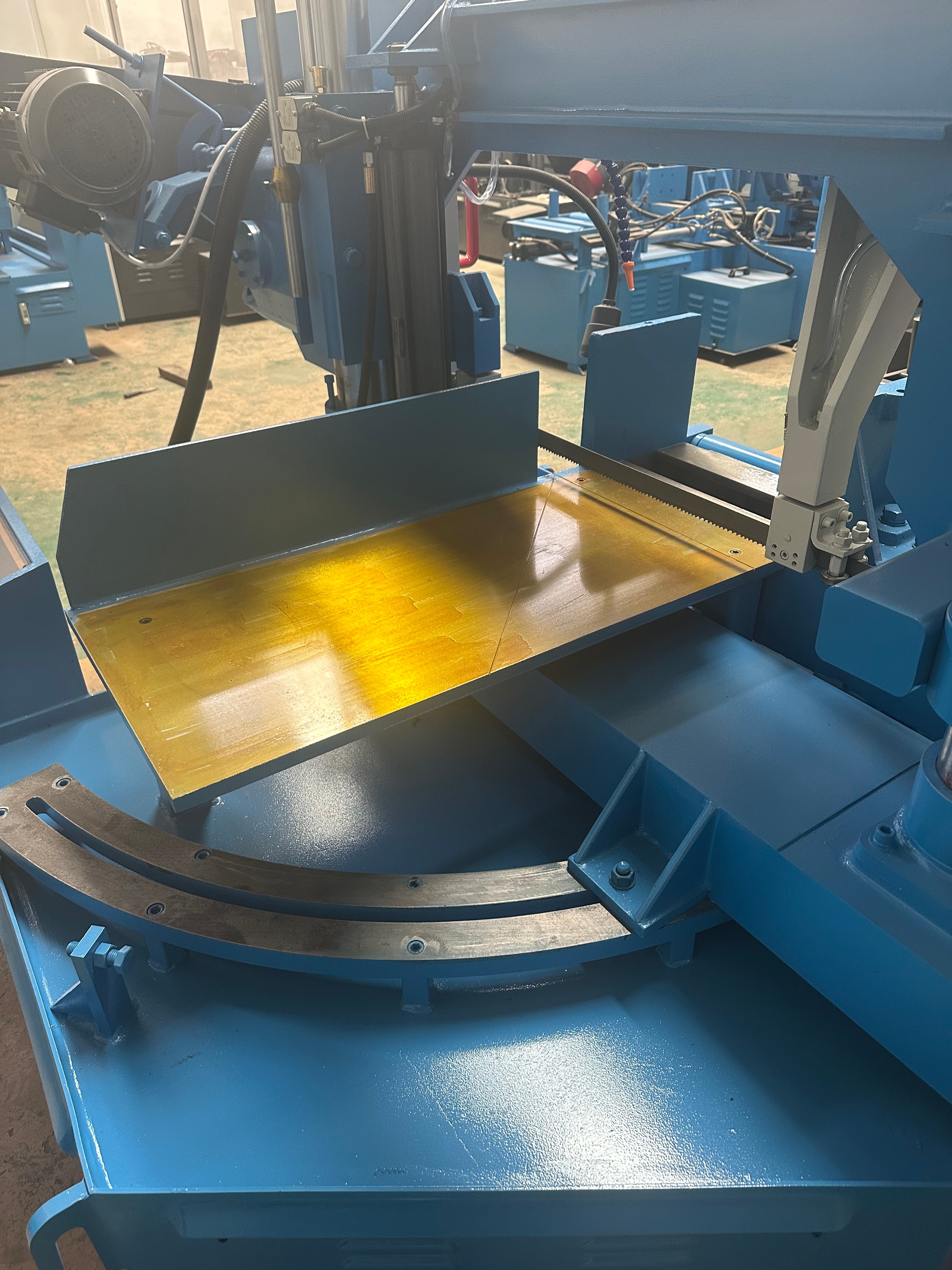 Ленточная пила промышленная высокопроизводительная универсальная