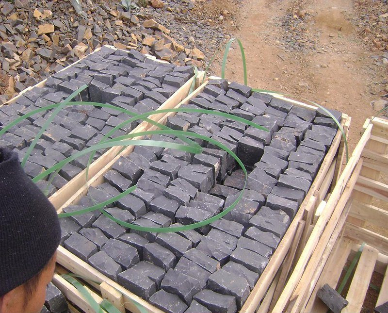 Chinese Natural Black Basalt Cubestone/Cobblestone/Paver Stone for Outside Door Project