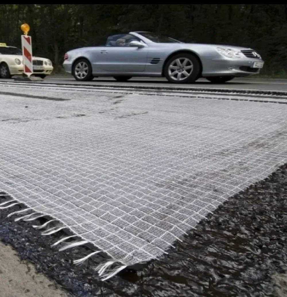 Asphalt Road Reinforcement Glass Fiber / Fiberglass Composite Geogrid
