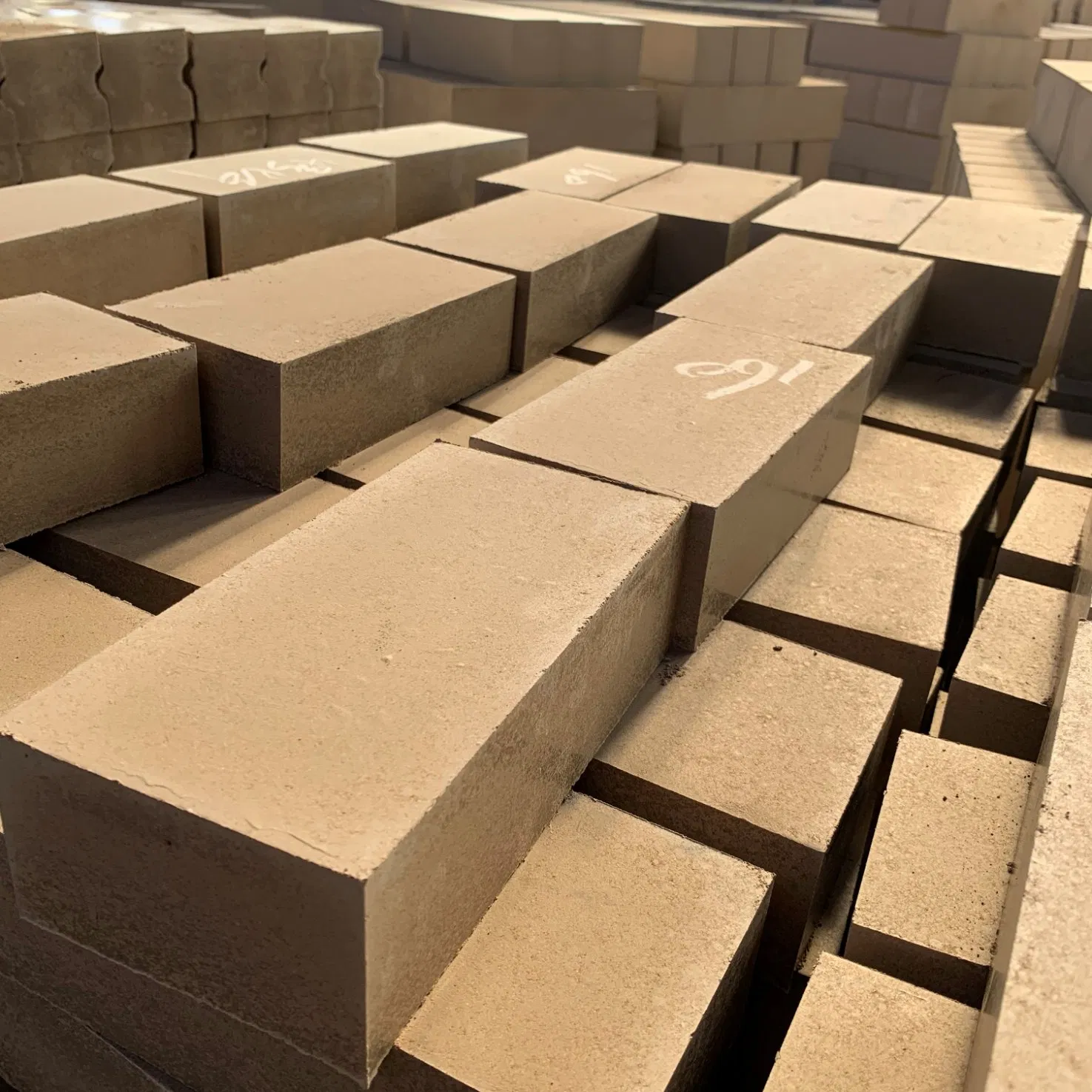 Огнеупорный шамотный кирпич для печей и каминов