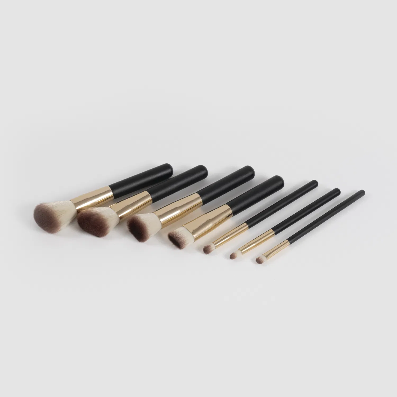 Smooth Non Sticky Powder Skin Friendly Non Poking Face Multi Purpose Makeup Brush Set