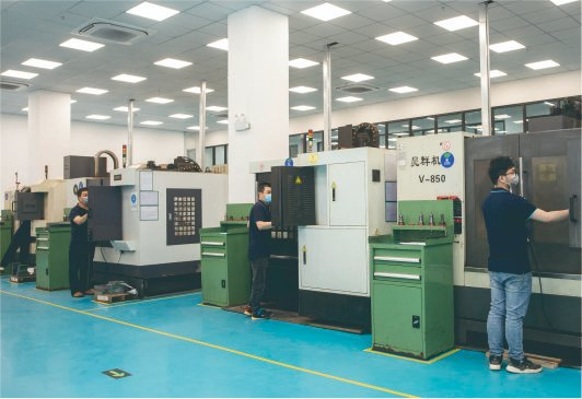 Индивидуальная литьевая форма для зарядки автомобильных деталей