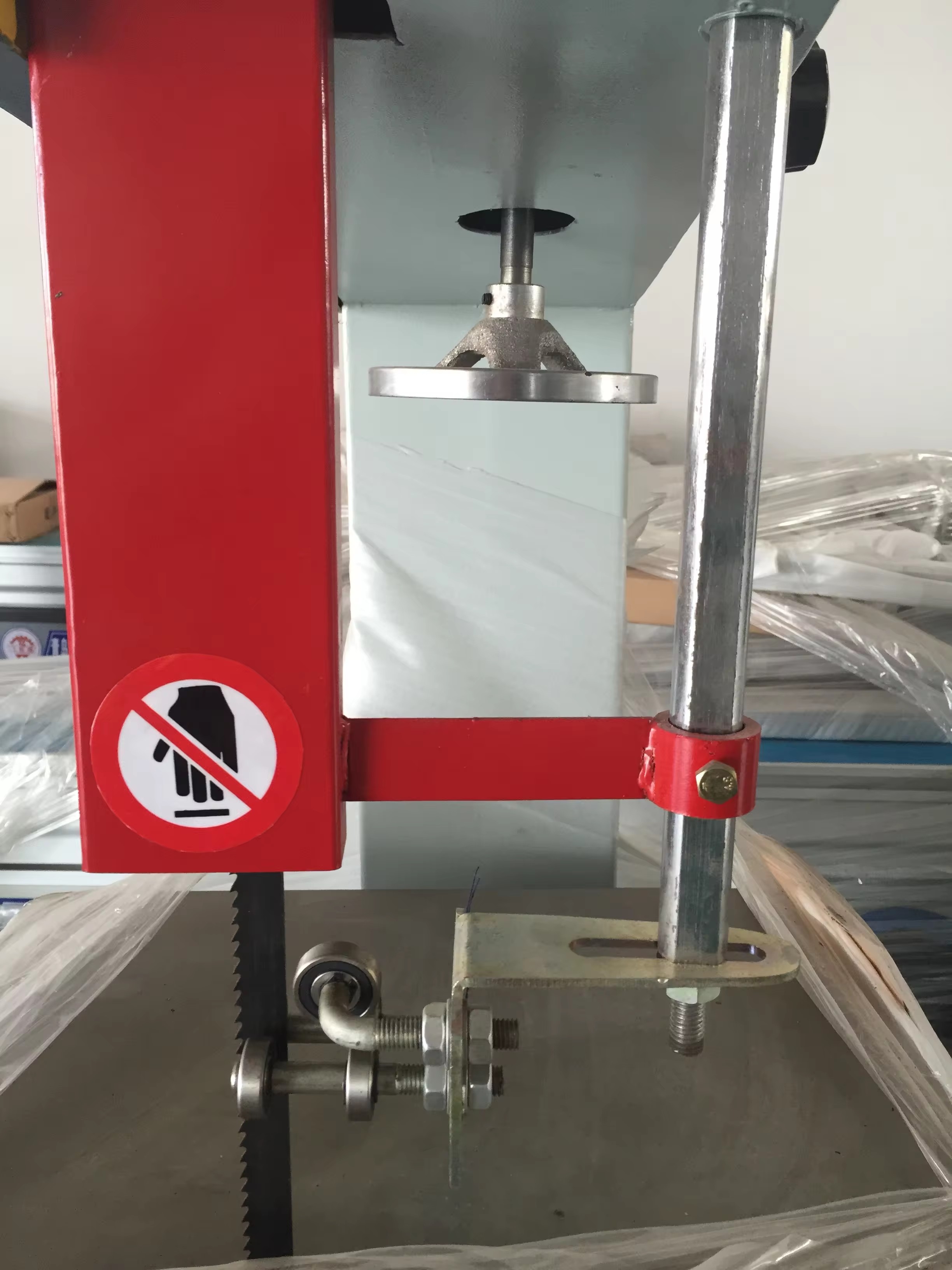 Ленточная пила по дереву вертикальная MJ397