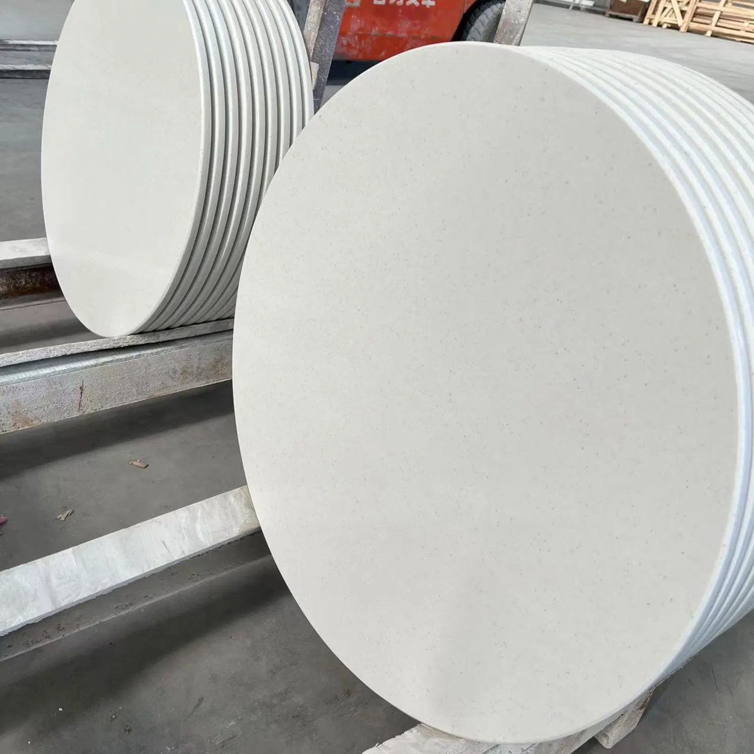 China Factory High Glossy Solid Surface White Quartz Round Table Top for Restaurant