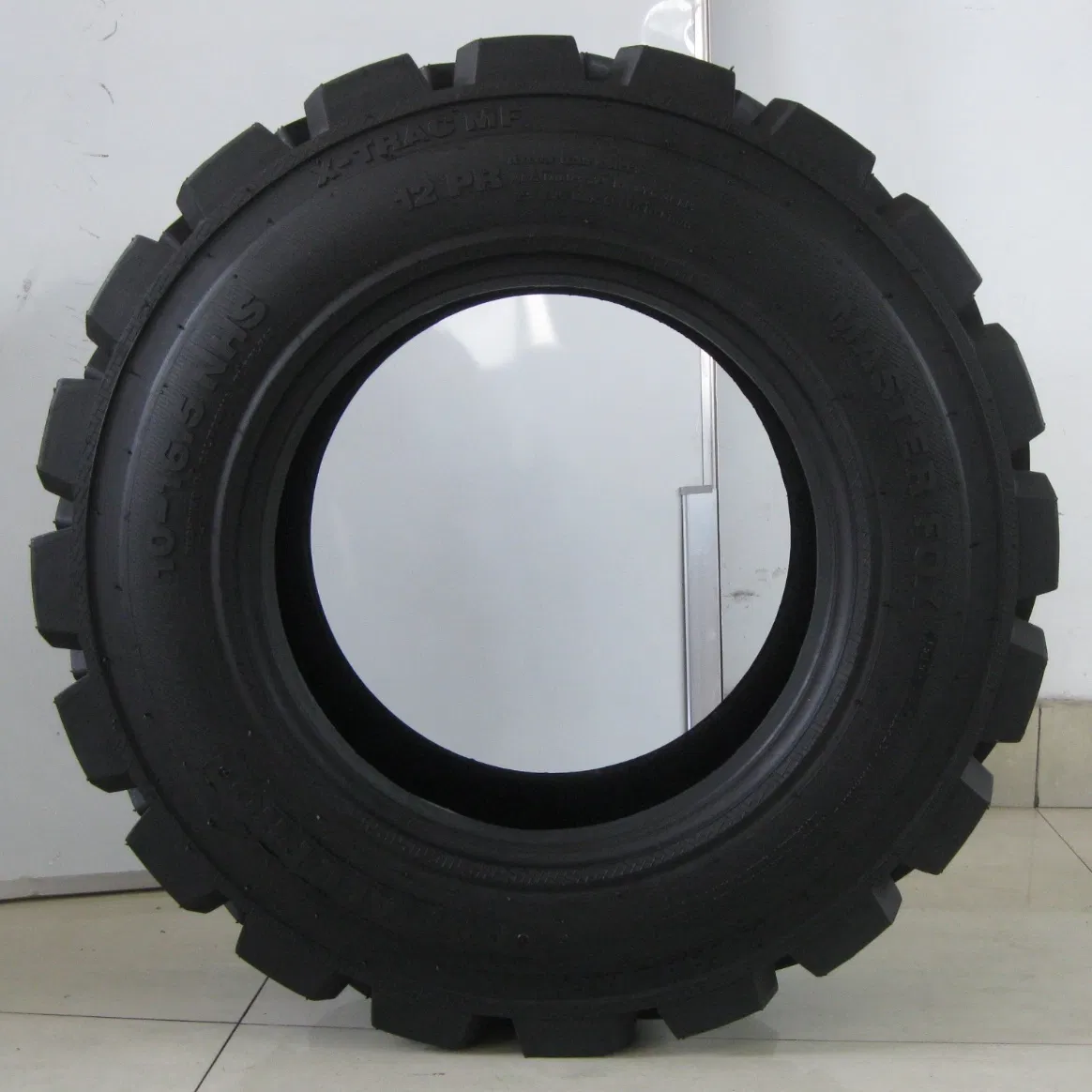 Durable 10-16.5 SKS-7 Skid Steer Loader Tire for Heavy-Duty Applications