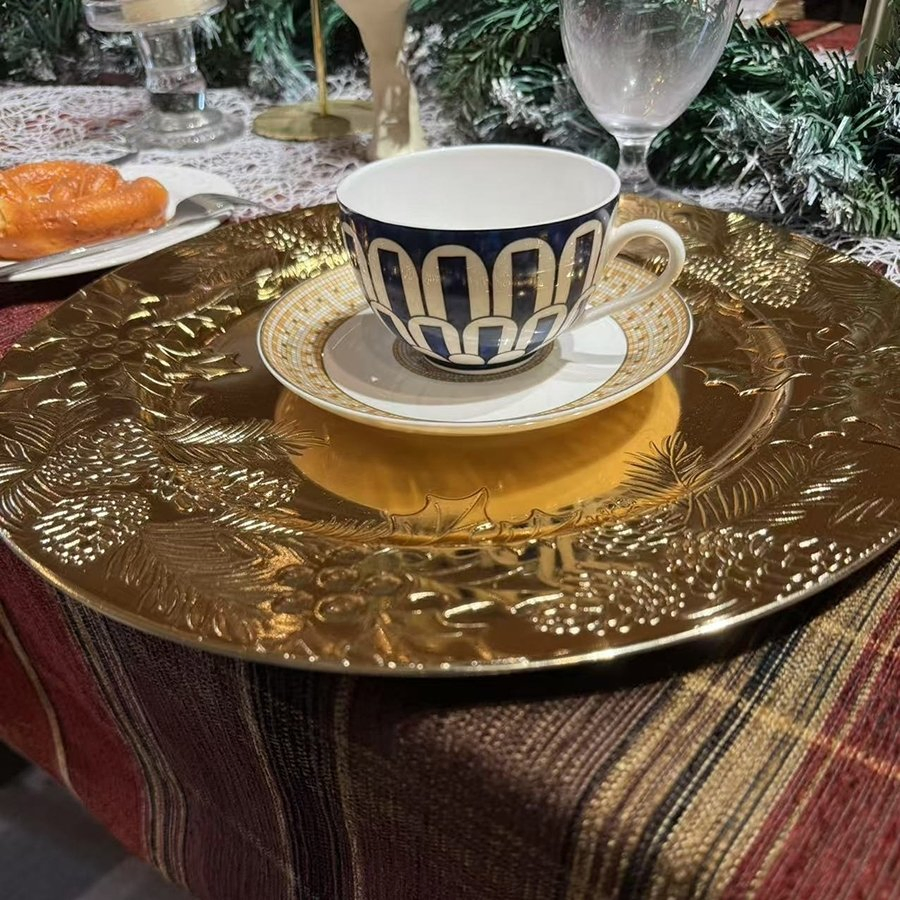 Excellent Display Gold Color PP Material Plastic Disposable Non-Slip Charger Plate