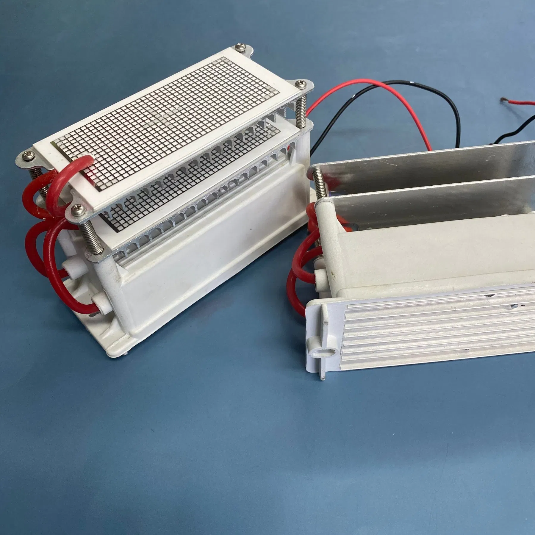 Industrial International Standard 110V 5g/H Ozone Ceramic Sterilizing Purifier Generator
